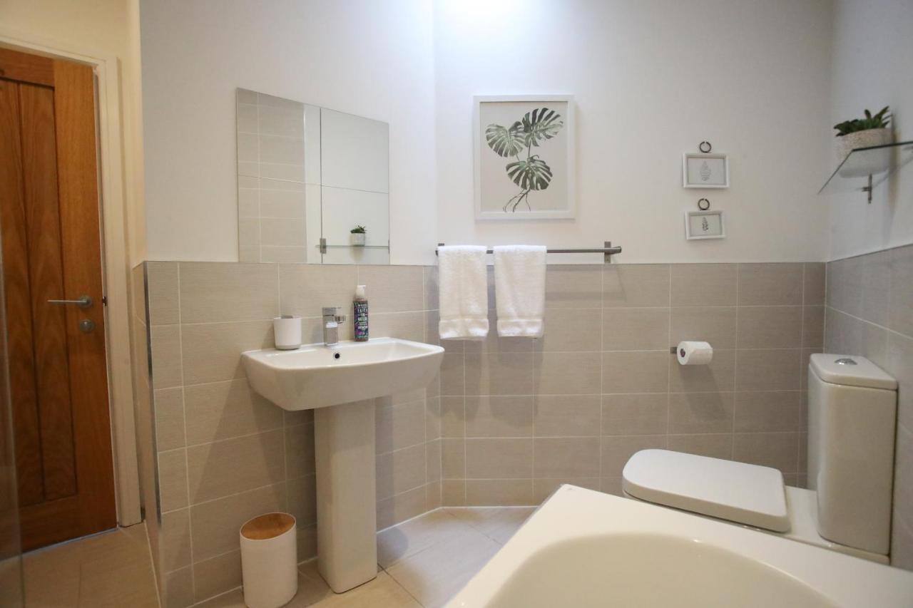 Burgess Yard 2-Bedroom Cottage, Bath Extérieur photo